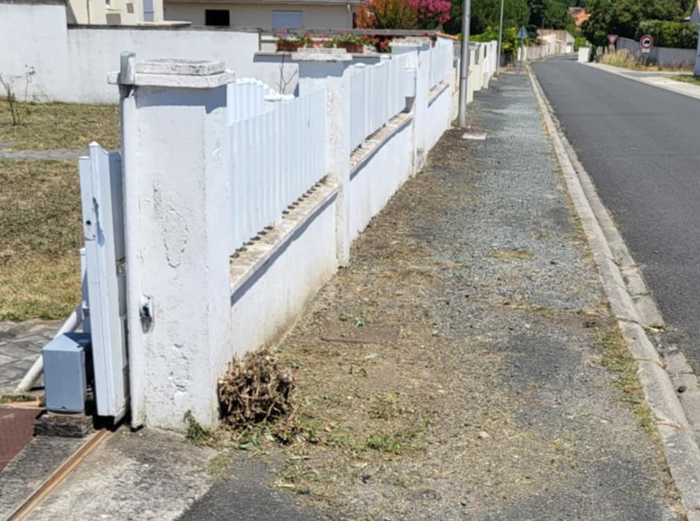 Trottoir propre après entretien